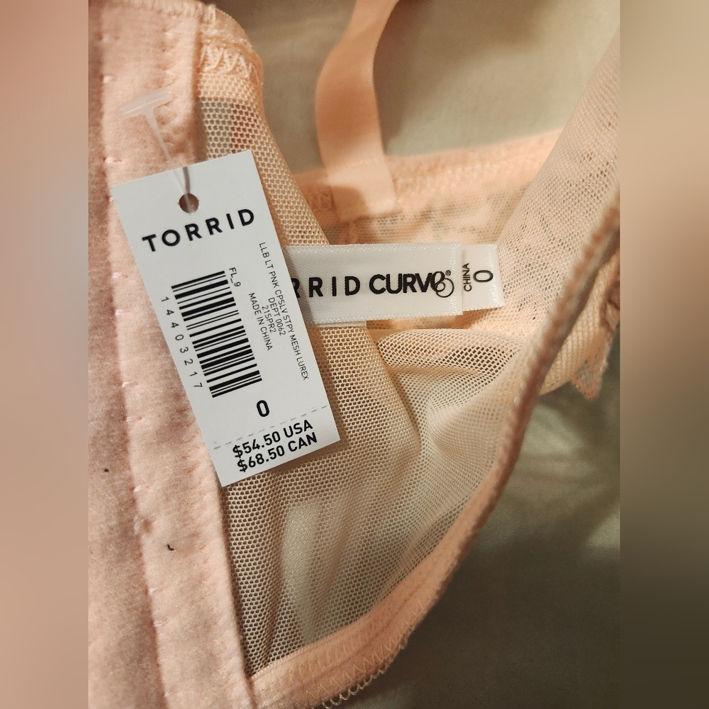 NWT.  Torrid Peach Lace Sexy Strappy Bra - Picture 2 of 3